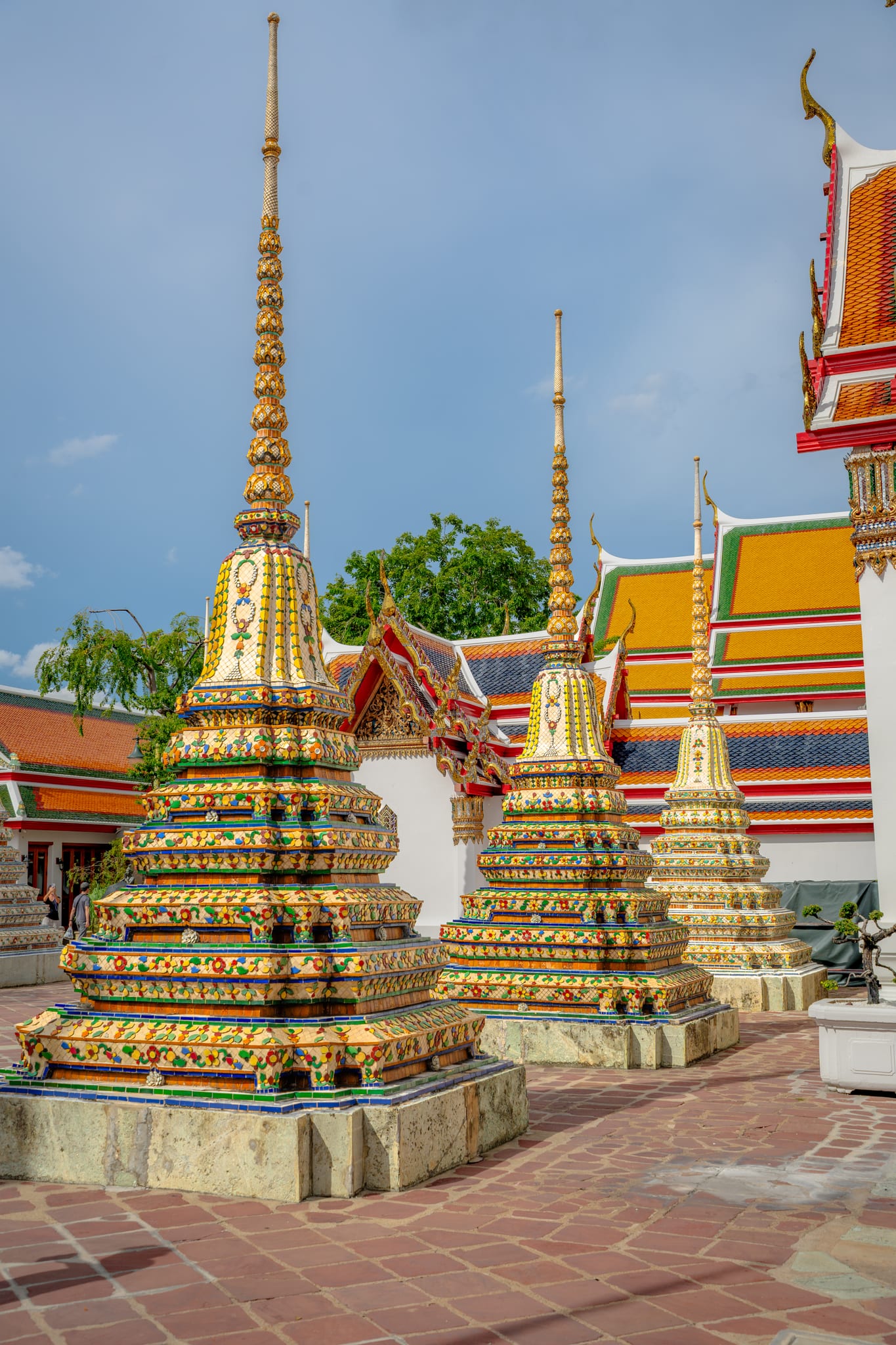 05-wat-pho-three-chedis.jpg