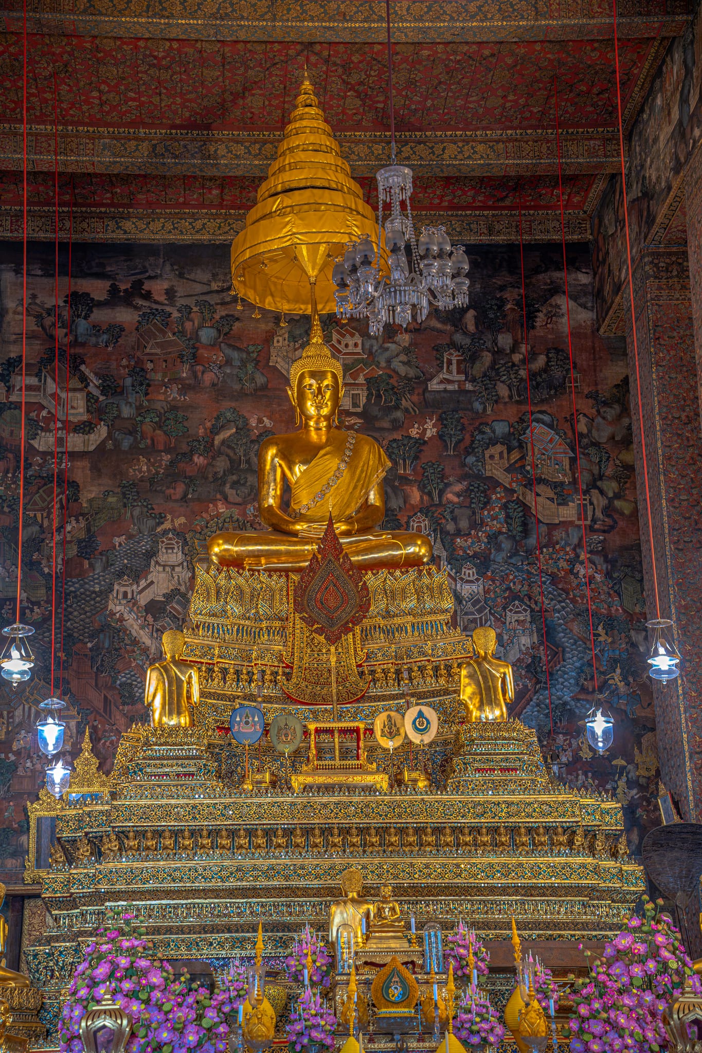 06-wat-pho-gilded-buddha.jpg