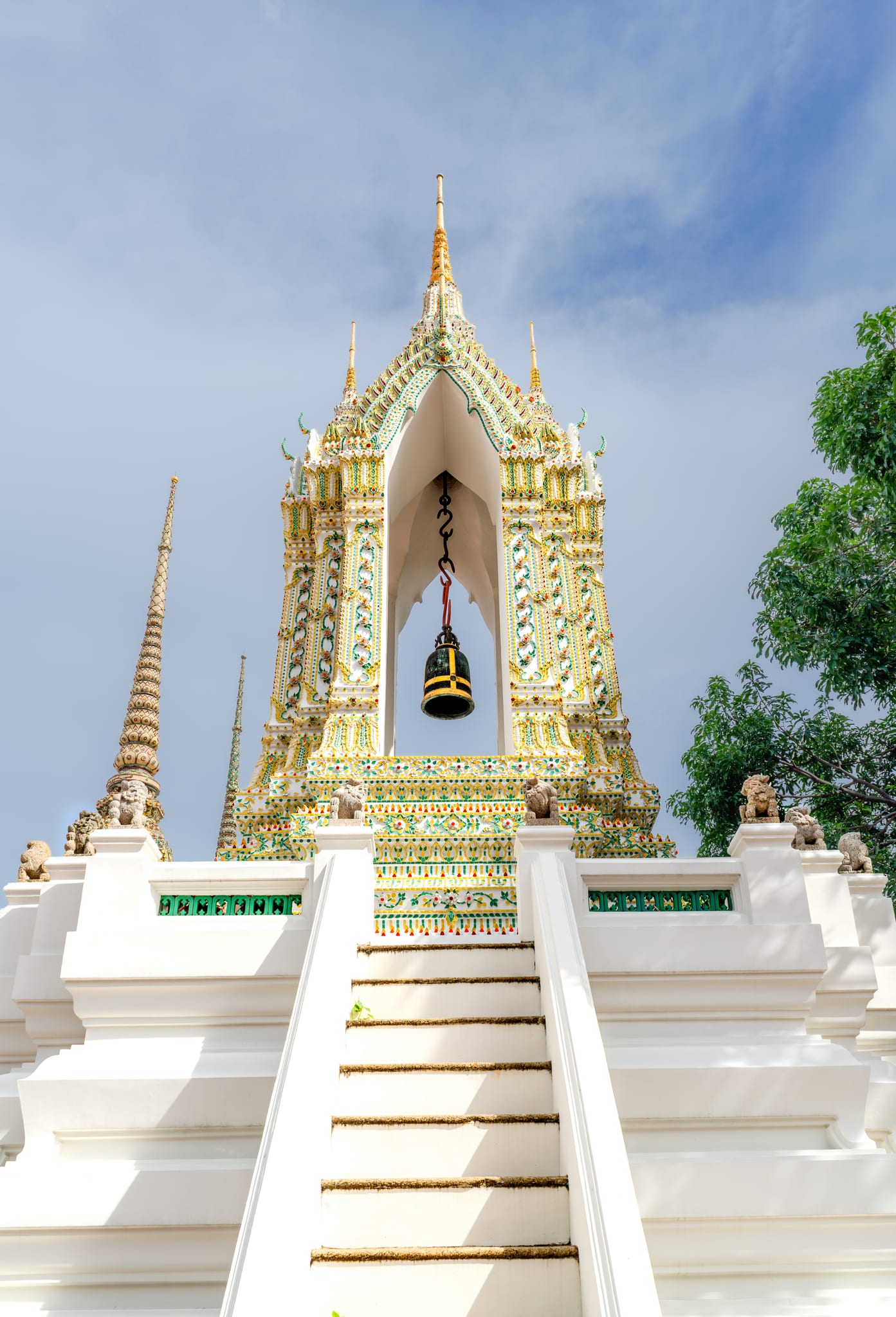 08-wat-pho-bell-tower.jpg